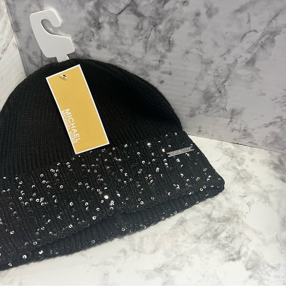 Michael Kors Sequin Stripe Cuff Hat
Beanie Black One Size - Picture 2 of 4